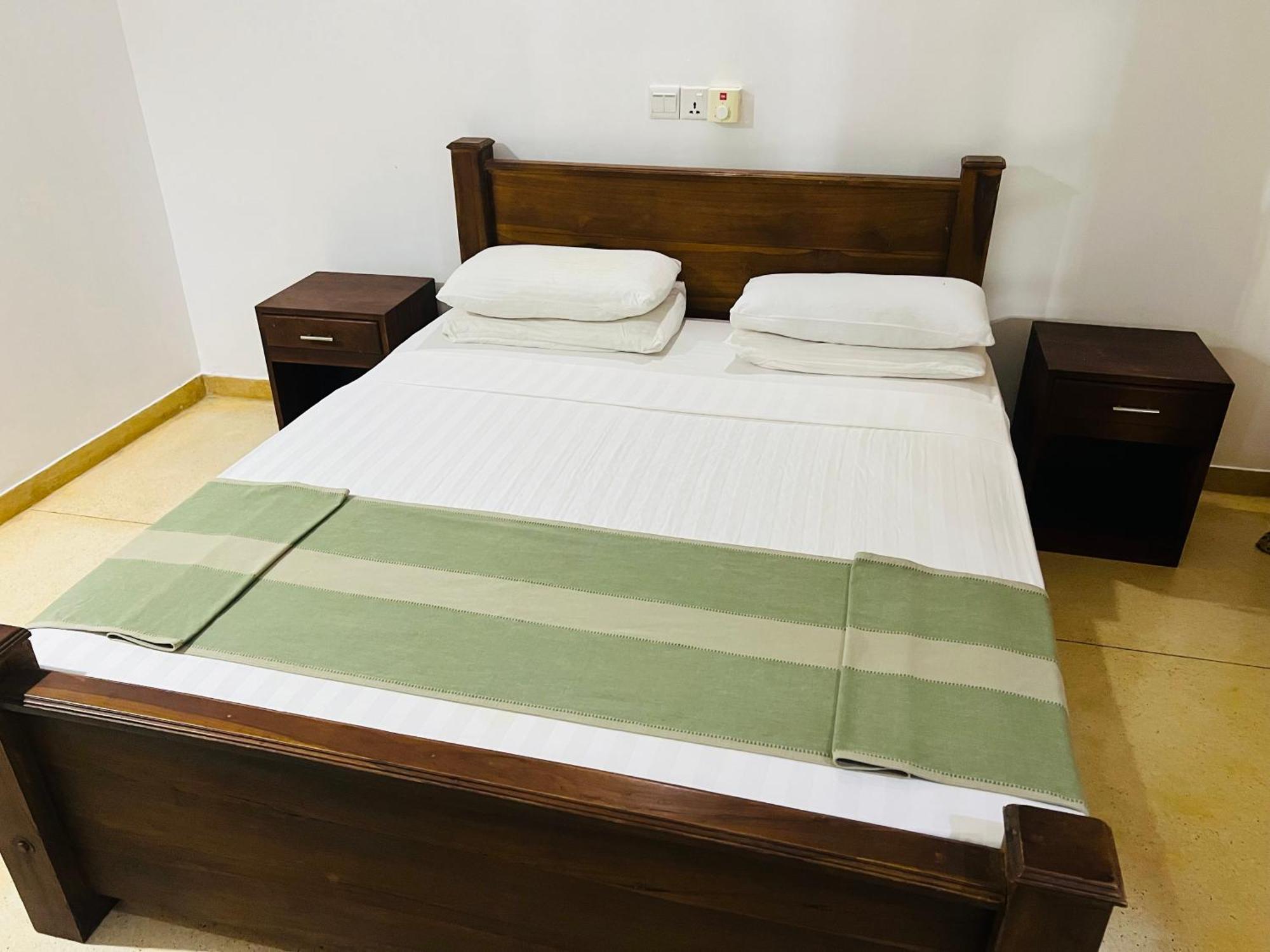 Kingfisher Resort & Retreat Szigirija Kültér fotó